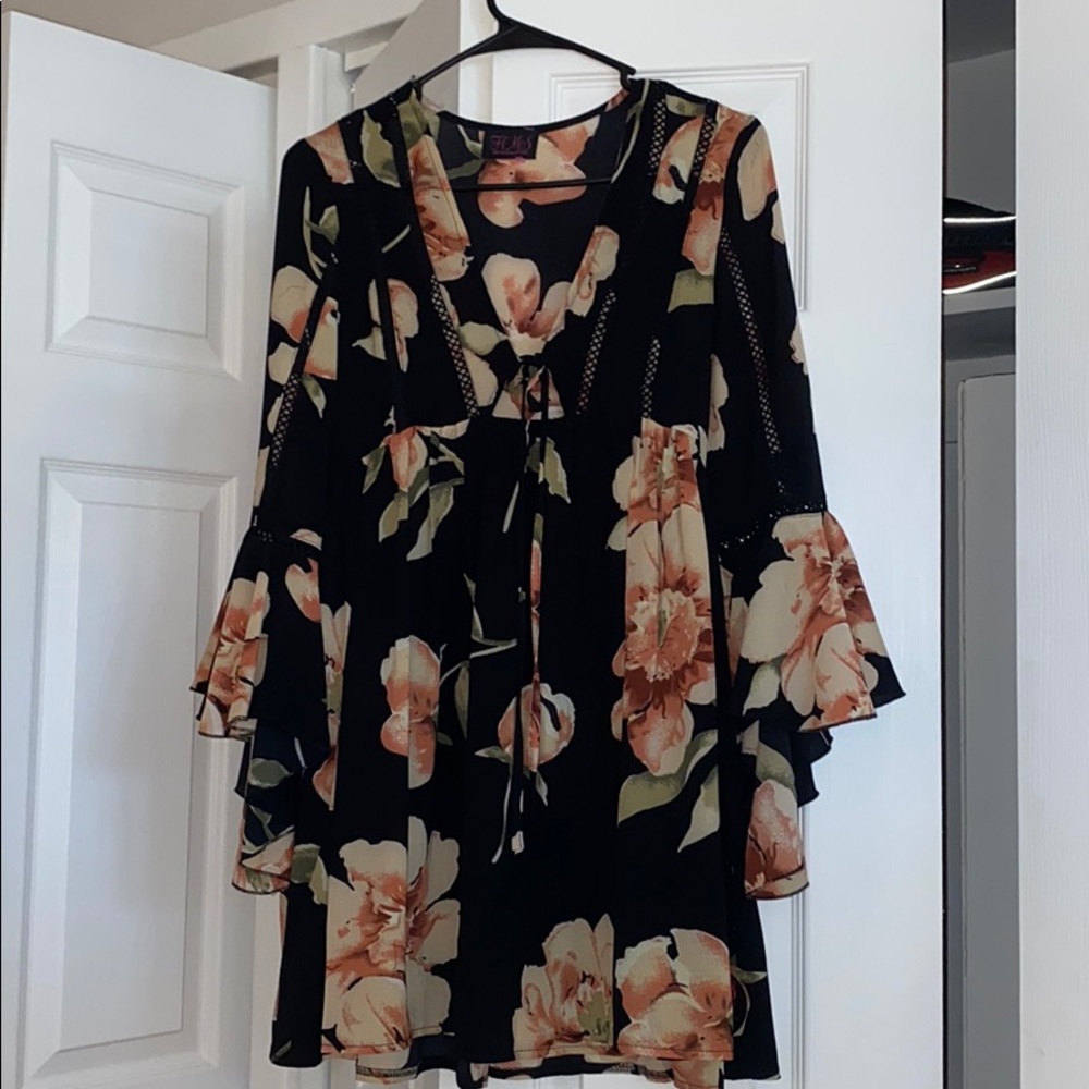 Hot Miami styles flowy short dress NWT